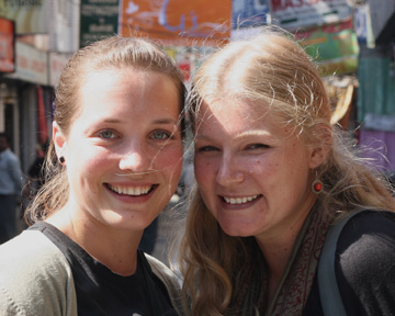 Sara & Regina Sara & Regina