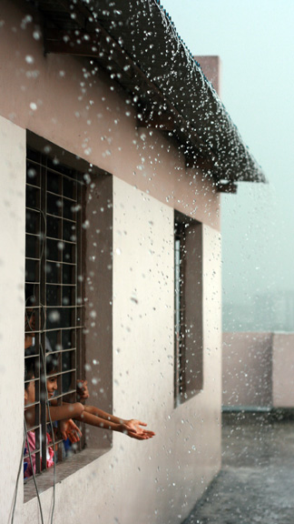 Rain drops are falling! Rain drops are falling!