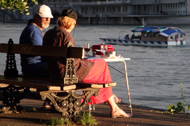 Enjoying their picnic!
