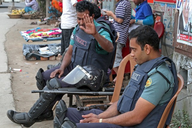 marlandphotos-blog-police-gun-barrel-safety-street-photography