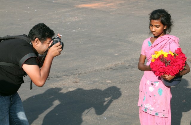 marlandphotos-blog-street-vendor-Flower-seller-Victory-Day-Portrait