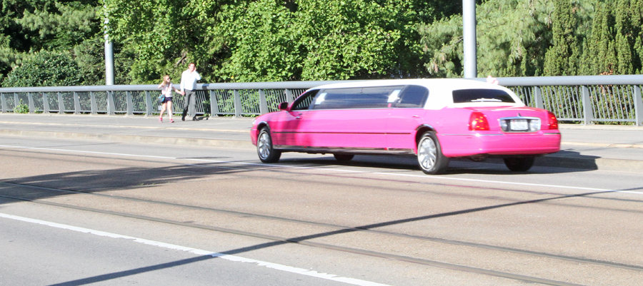 marlandphotos-blog-streetphotography-pink-limo-basel