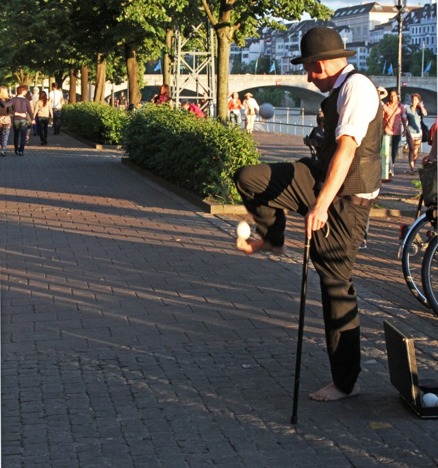 marlandphotos-juggler-basel-Switzerland-streetphotography