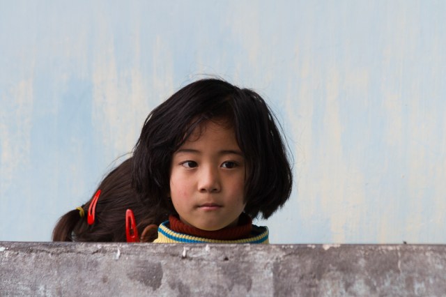 Girl stays posed while friend tries to hide!