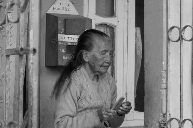 marlandphotos-blog-photography-B&W-Lady-Darjeeling